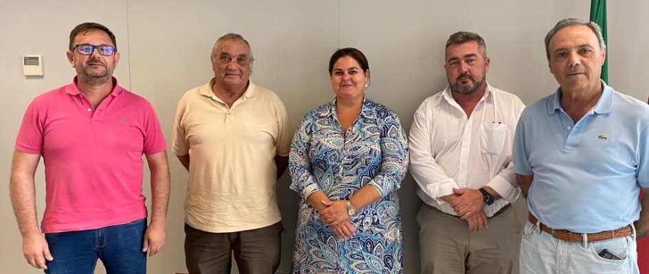 AGRICULTORES Delegada Territorial de Medio Ambiente de la Junta de Andalucía Inmaculada Gallardo